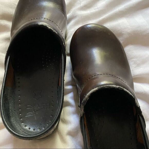 🍄 Dansko Brown Clogs - Picture 9 of 10
